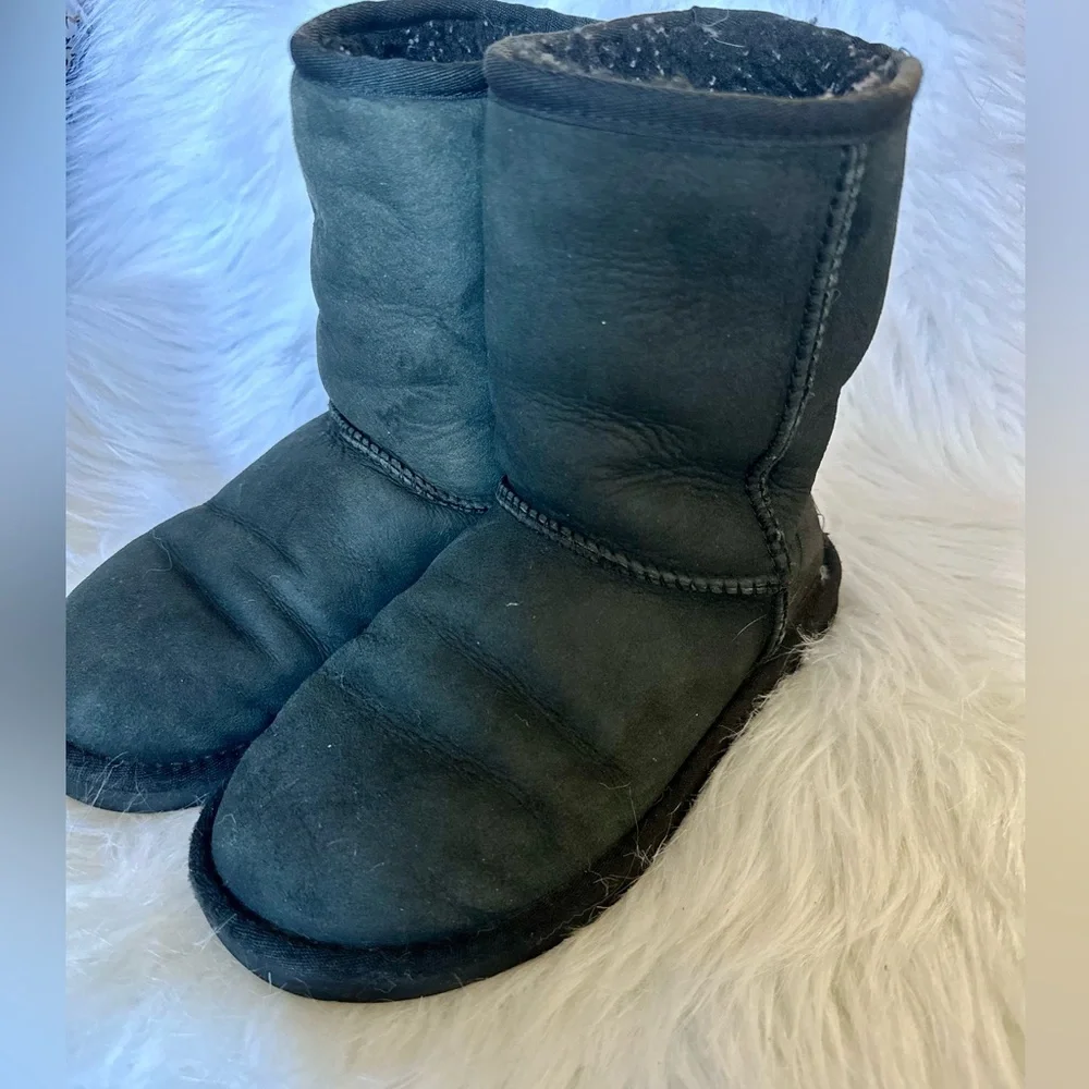 UGG Classic Short Women's Black Suede Fuzzy Warm‎ Winter Boots Size 6W GUC